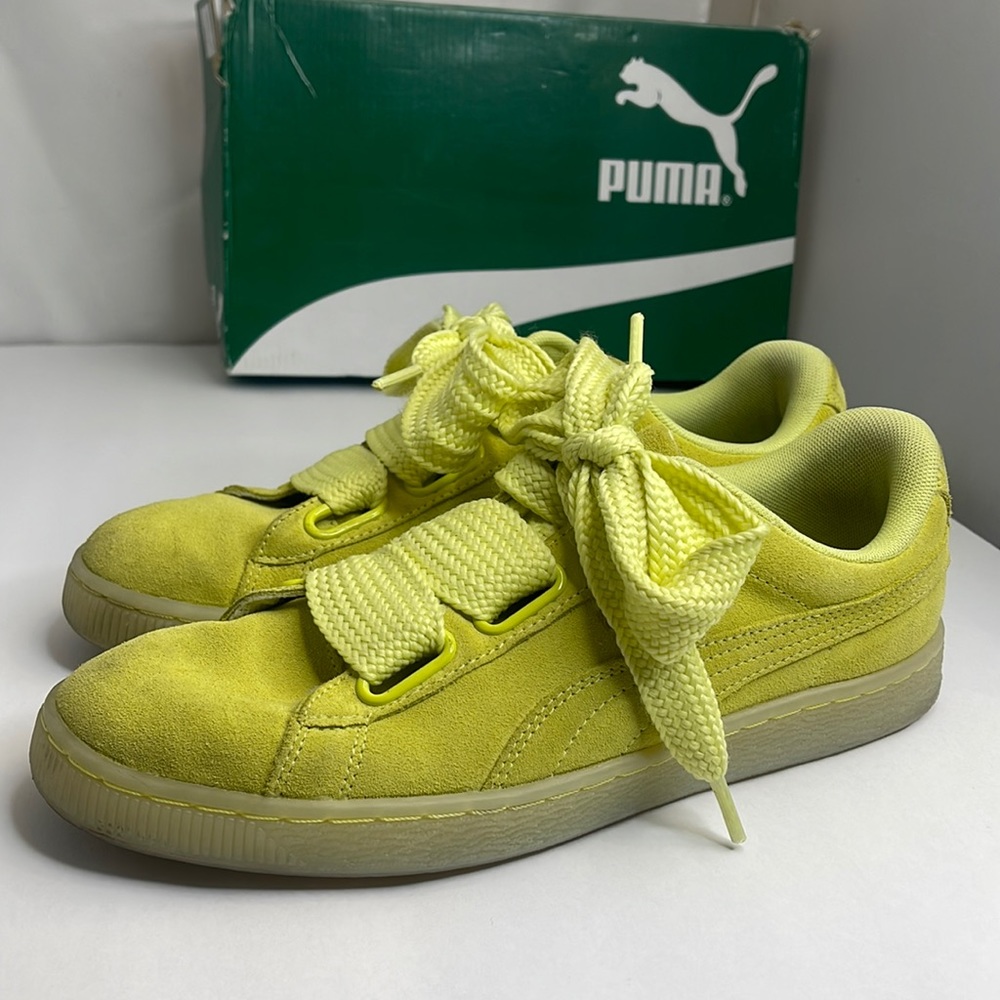 PUMA Women’s Suede Heart Reset Sneakers Sz 10 Fluo Yellow/Green Velvet Laces - Picture 1 of 6